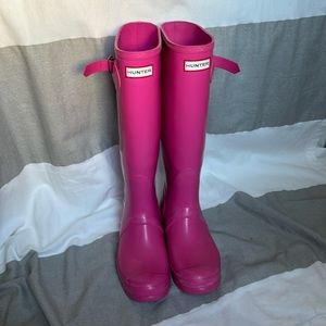 Hunter Women's Original Tall Gloss Rain Boots in Bright Pink Size 9 US